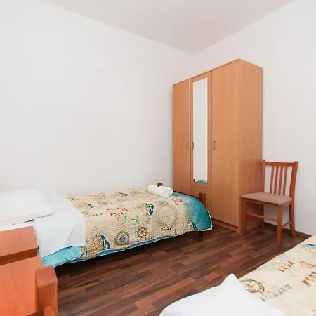 Apartment Lenko 1 *